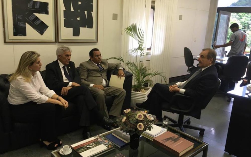 Prefeito Luiz Jairo participa de reunião com o senador José Agripino, em Brasília
