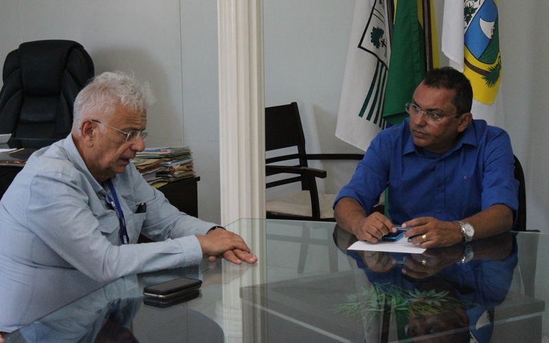 Prefeito Luiz Jairo recebe superintendente do DNIT