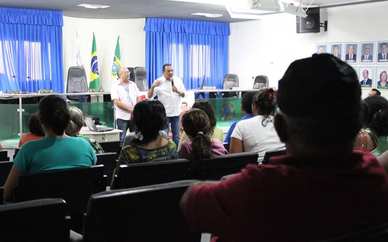 Prefeito Luiz Jairo prestigia programação do Sebrae Itinerante