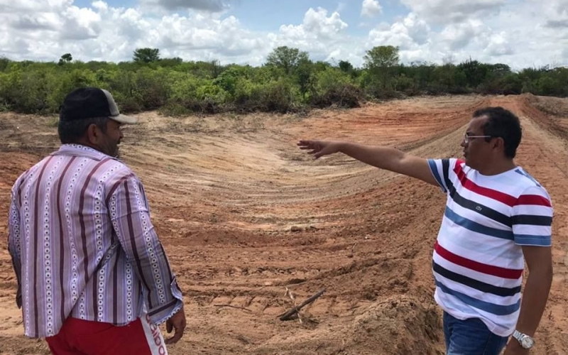 Prefeito Luiz Jairo acompanha construção de novos açudes na zona rural de Upanema