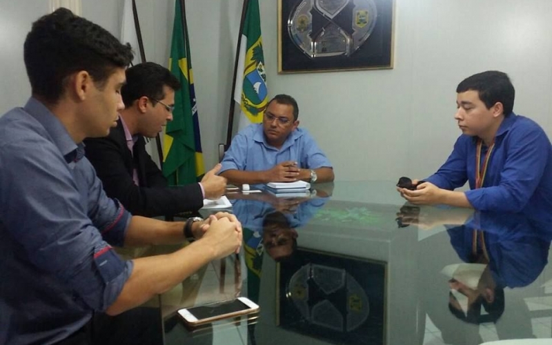 Prefeito Luiz Jairo discute negociação de dívida rural de agricultores de Upanema com o BNB