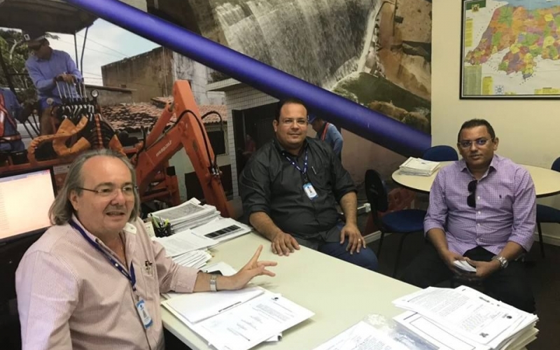 Prefeito Luiz Jairo encaminha parceria com a Caern para levar água a 192 famílias