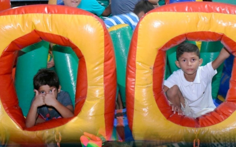 Comemoração do Dia das Crianças tem muita diversão e sorrisos na Praça Joice Fernandes.