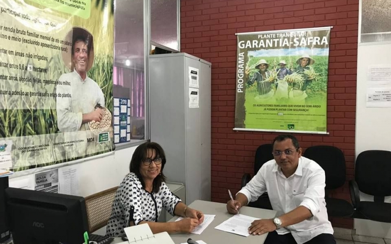 Prefeito Luiz Jairo renova adesão de Upanema ao programa Garantia-Safra