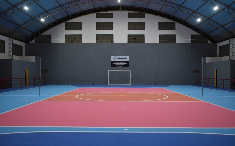 Prefeitura de Upanema reabre Ginásio Municipal com muito futsal e distribuição de material esportivo
