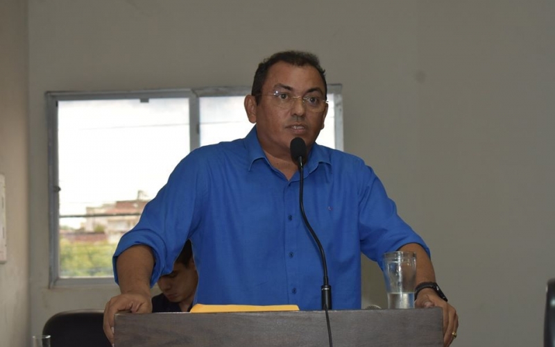 Prefeito Luiz Jairo participa de sessão de votação do Orçamento e explica ilegalidade em apresentação de emendas