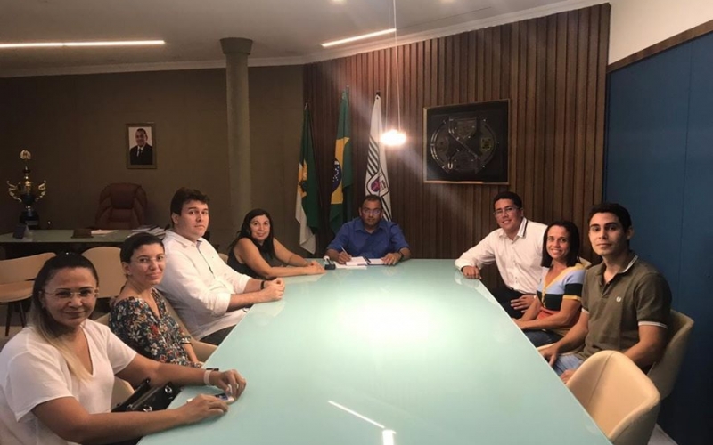 Prefeito Luiz Jairo anuncia pagamento do reajuste do piso dos professores pelo oitavo ano seguido