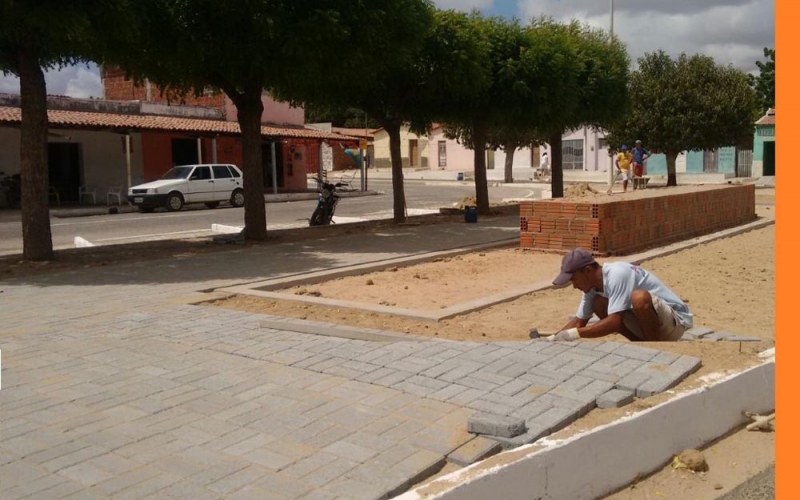 Prefeitura recupera canteiros da Avenida 16 de Setembro e inicia construção de letreiro turístico