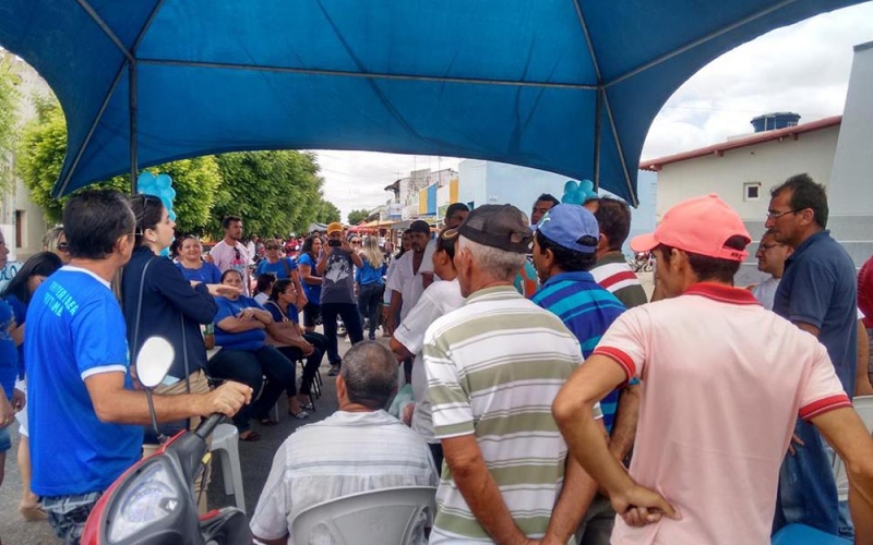 Prefeitura finaliza campanha Novembro Azul cuidando da saúde do homem na feira livre