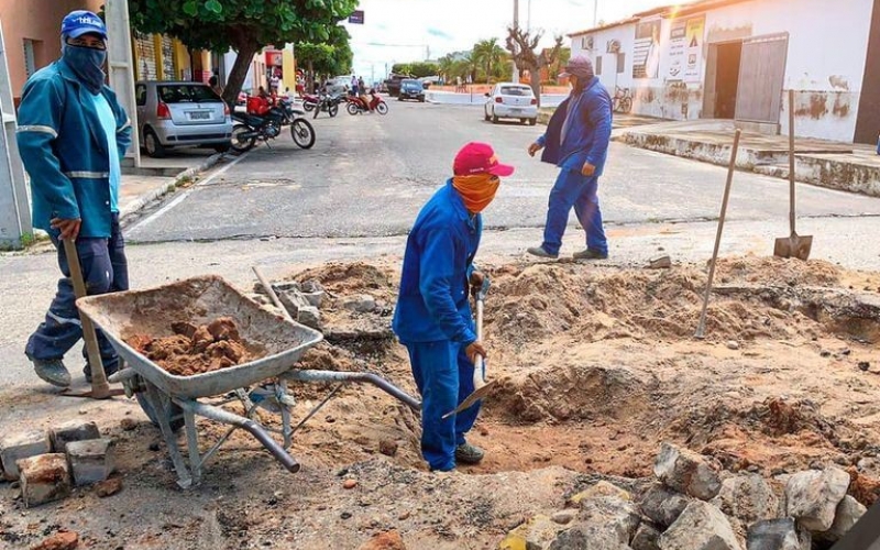 Prefeitura de Upanema executa operação tapa-buracos no Centro