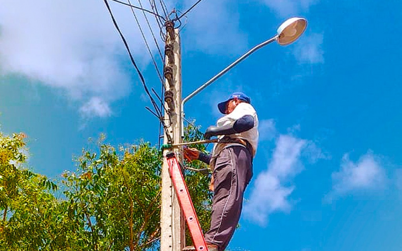 Prefeitura de Upanema executa serviços de manutenção da iluminação pública na zona rural