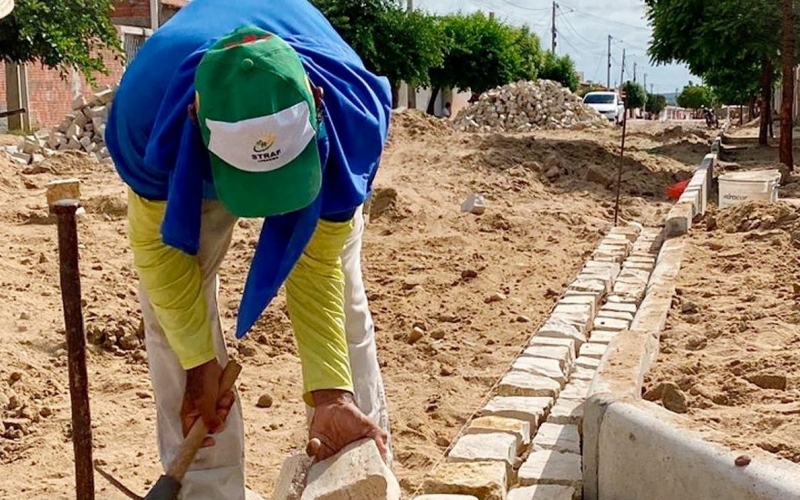 Prefeitura de Upanema inicia obra de pavimentação de mais uma rua