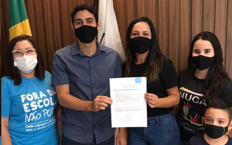 Prefeito Renan faz adesão ao Selo Unicef e reforça compromisso com políticas públicas voltadas para crianças e adolescen